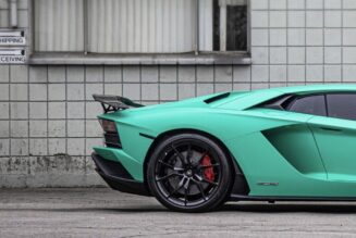 Nam ca sĩ Justin Bieber “tân trang” Lamborghini Aventador S bằng lớp áo màu xanh nổi bật