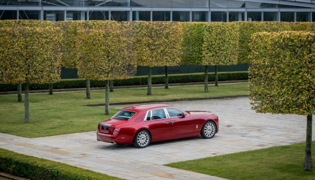 Rolls-Royce ra mắt (RED) Phantom ủng hộ quỹ chống AIDS