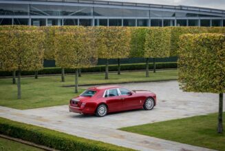 Rolls-Royce ra mắt (RED) Phantom ủng hộ quỹ chống AIDS