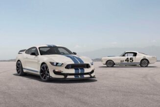 Ford Shelby GT350 sẽ sở hữu gói nâng cấp Heritage vào năm sau