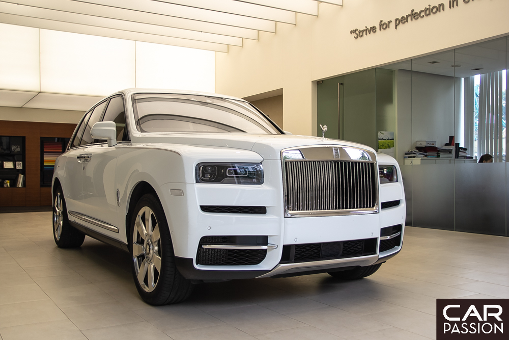 Ngắm Rolls Royce Cullinan phiên bản mô hình có giá sương sương bằng một  chiếc xe hơi thật
