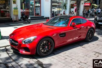 Mercedes-AMG GT-S màu đỏ tái xuất trên đường phố Sài Gòn