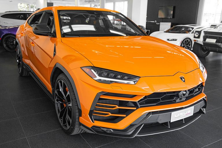 Lamborghini urus оранжевый