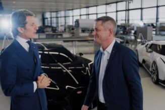 CEO Bugatti Stephan Winkelmann giới thiệu Chiron Pur Sport qua video online