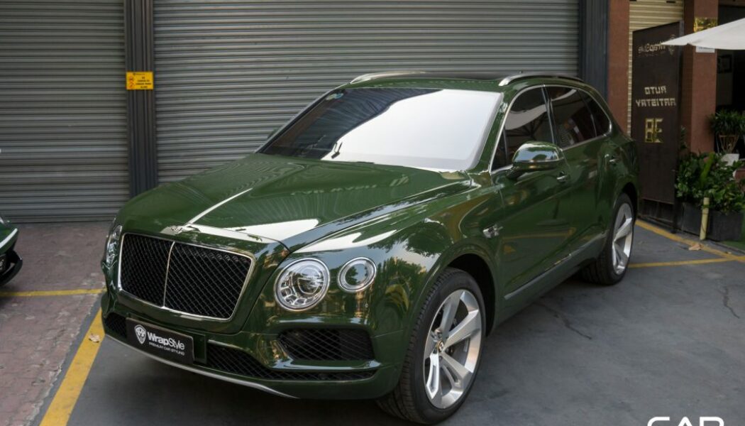 Khám phá chi tiết Bentley Bentayga V8 màu xanh British Racing Green đầu tiên tại Việt Nam