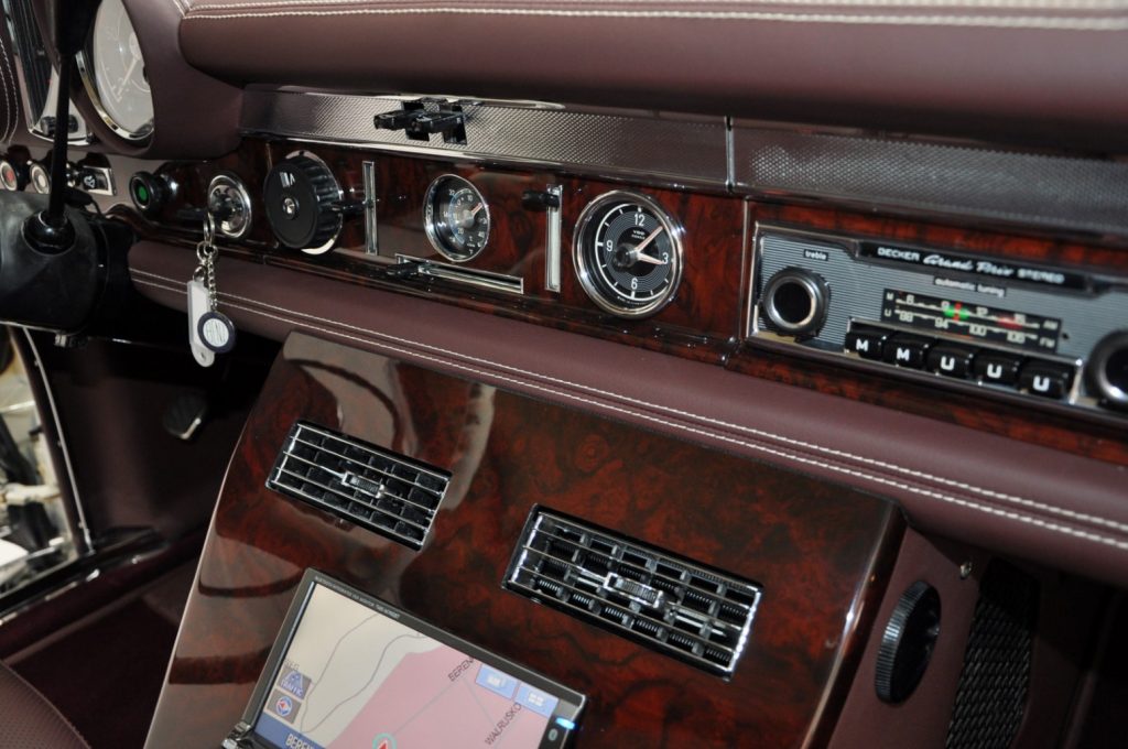 1975-Mercedes-Benz-600-Pullman-restomod-with-modern-Maybach-components-27-1024x680.jpg
