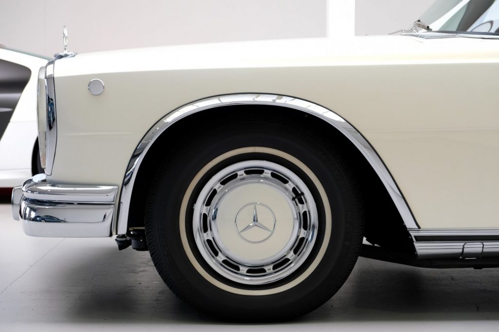1975-Mercedes-Benz-600-Pullman-restomod-with-modern-Maybach-components-67-1024x682.jpg