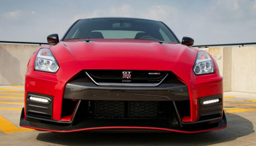 Điều gì đã làm cho Nissan GT-R Nismo 2020 có giá hơn 200.000 Đô?
