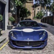 Chiêm ngưỡng Ferrari 812 Superfast trong màu áo xe đua Stirling Moss từng cầm lái