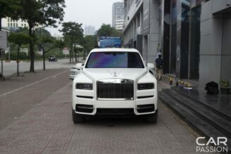 Chiêm ngưỡng Rolls-Royce Cullinan xuất hiện trên đường phố Hà Nội