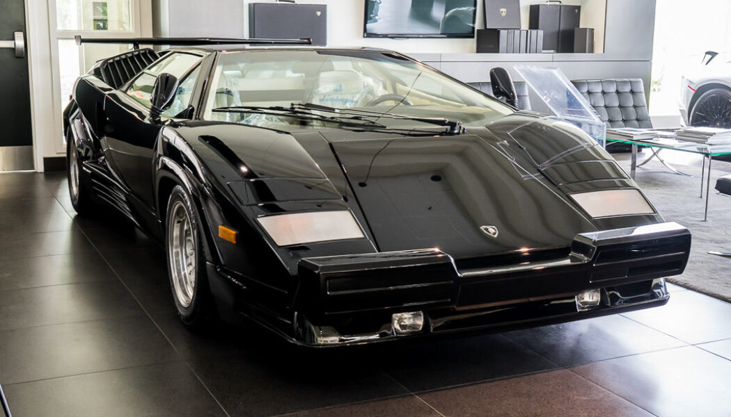 Lamborghini Countach gần như mới được bán với giá ngang Aventador SVJ