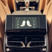 Khám phá màn hình rời cho hàng ghế sau trên Bentley Flying Spur