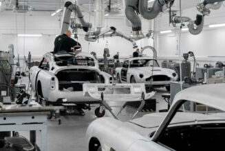 Aston Martin DB5 Goldfinger Continuation bắt đầu sản xuất trở lại