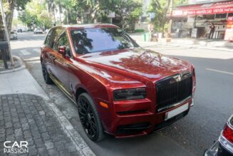 Bắt gặp Rolls-Royce Cullinan màu đỏ Magma độc nhất Việt Nam trên đường phố