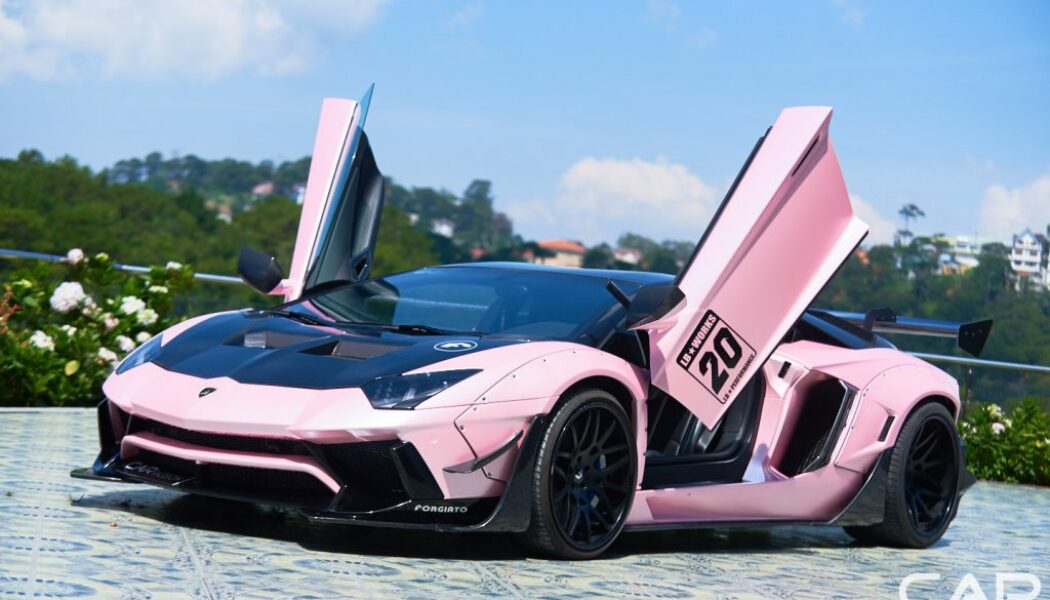 Khám phá Lamborghini Aventador với gói độ widebody Liberty Walk ấn tượng tại Đà Lạt