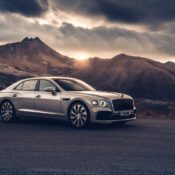 Khám phá hàng ghế sau sang trọng của Bentley Flying Spur thế hệ mới