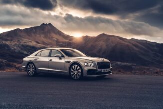 Khám phá hàng ghế sau sang trọng của Bentley Flying Spur thế hệ mới