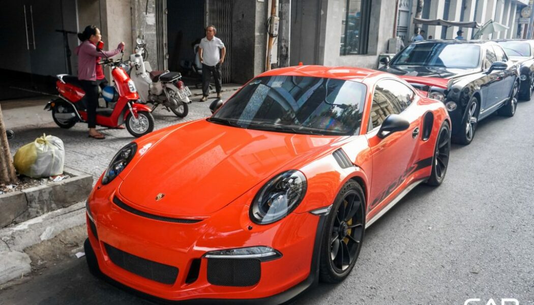 Bắt gặp Porsche 911 GT3 RS hàng hiếm trên đường phố Sài Gòn