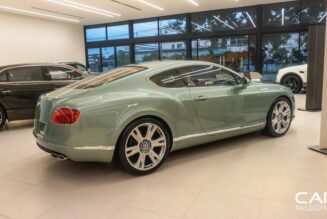 Chiêm ngưỡng Bentley Continental GT V8 màu xanh độc đáo