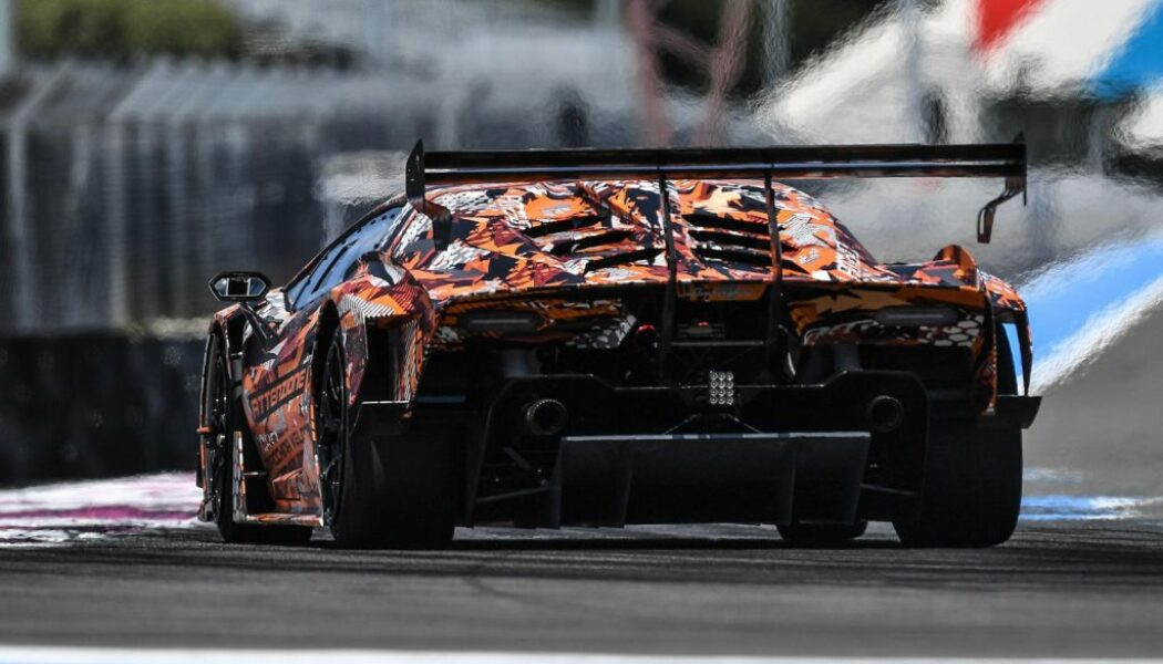 Lamborghini cùng Squadra Corse ra mắt xe đua mới sử dụng động cơ V12