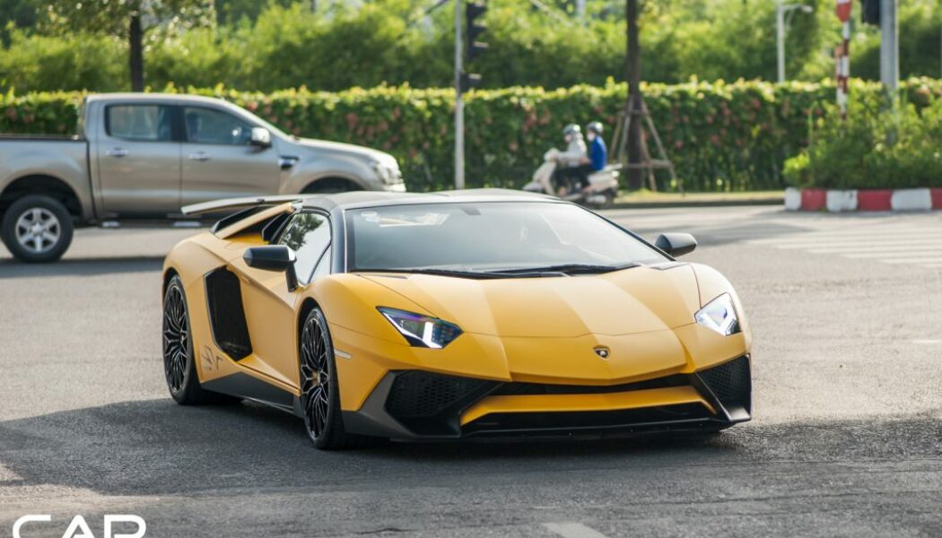 Lamborghini Aventador SV Roadster LP750-4 đầu tiên về nước tái xuất đường phố Hà Nội