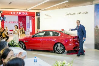 Jaguar XE 2020 và Land Rover Discovery Sport 2020 ra mắt Việt Nam
