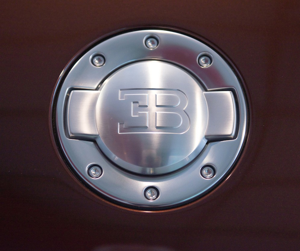 Amian-Bugatti-Veyron-Detail-Filler-Cap-April-2014-72-dpi-by-Ian-Hunt-DSC_4319.jpg