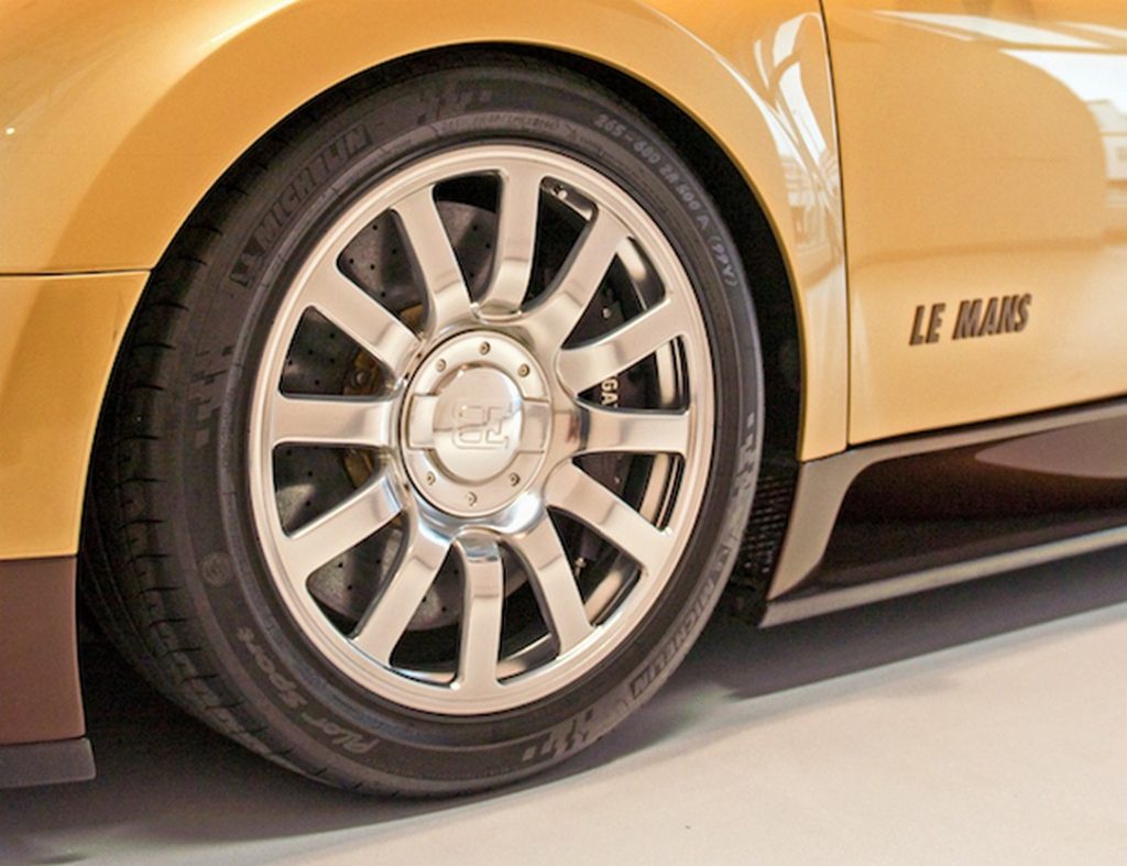 Amian-Bugatti-Veyron-Detail-Front-Wheel-Tyre-April-2014-72-dpi-by-Ian-Hunt-DSC_4312-1024x787.jpg
