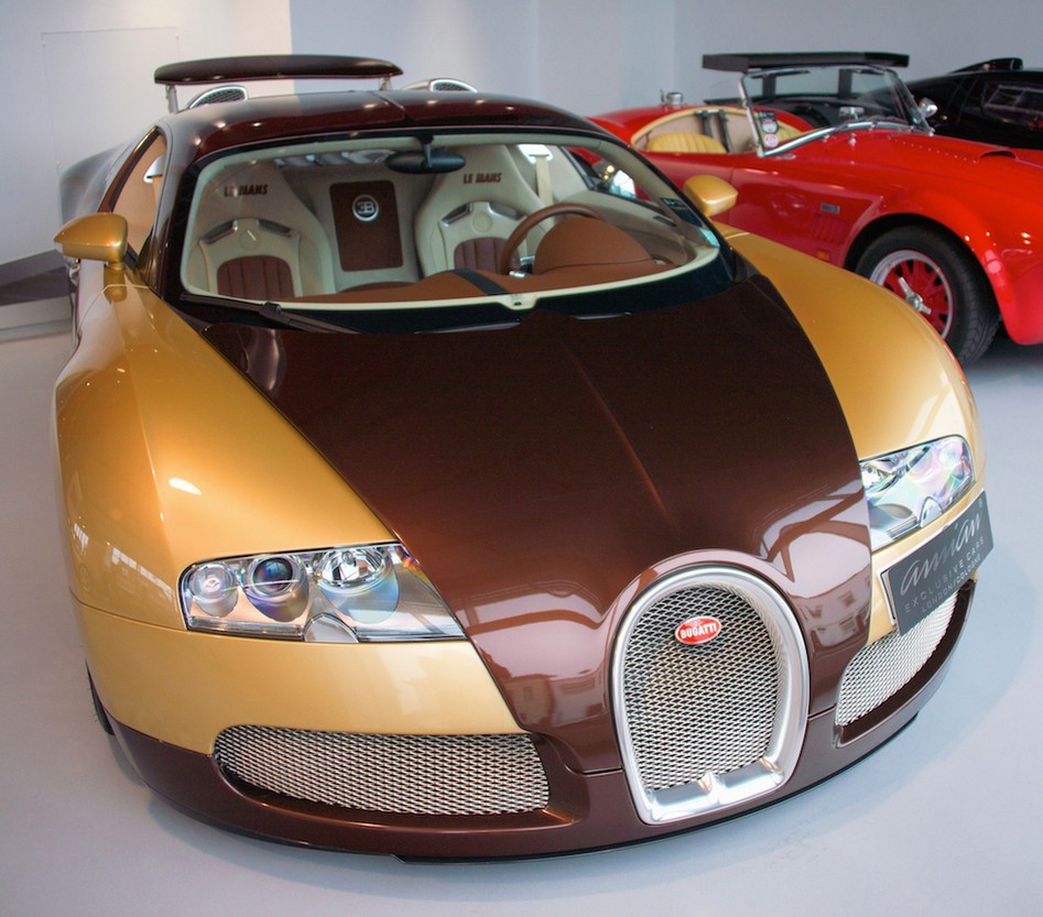 Amian-Bugatti-Veyron-Front-right-angle-April-2014-72-dpi-by-Ian-Hunt-DSC_4439.jpg
