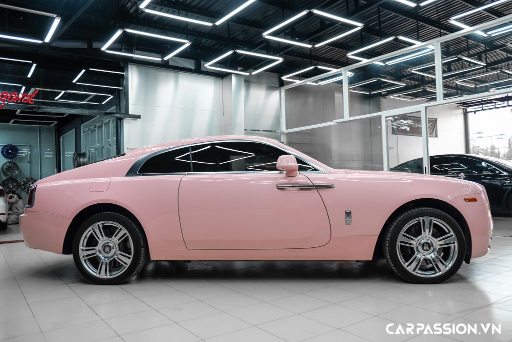 Những chiếc siêu xe sang RollsRoyce có màu hồng đặc biệt