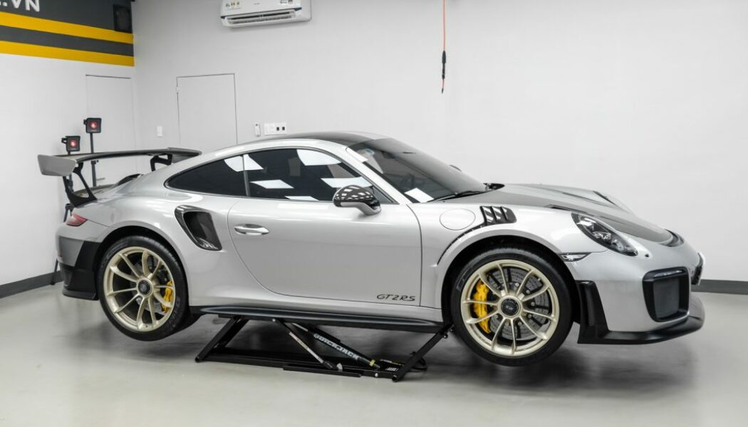 Porsche 911 GT2 RS Weissach Package – Có gì bên trong chiếc 911 giá hơn 20 tỉ Đồng ?