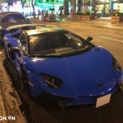 Siêu xe “hàng hiếm” Lamborghini Aventador SV Roadster LP750-4 dạo phố đêm Sài Gòn