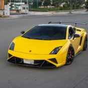 Lamborghini Gallardo LP560-4 độ bodykit Squadra Corse thay áo mới