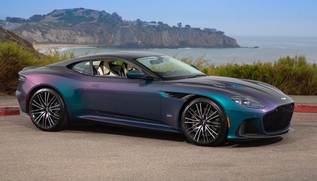 Chiêm ngưỡng màu sơn độc đáo của bộ đôi Aston Martin DBS Superleggera