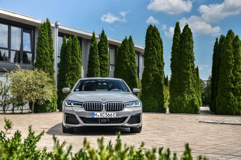 2021-BMW-545e-xDrive-PHEV-12-1024x683.jpg