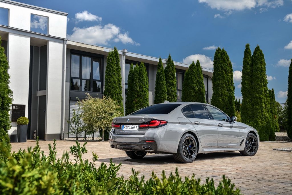 2021-BMW-545e-xDrive-PHEV-14-1024x683.jpg