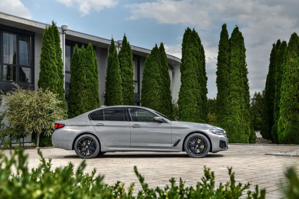 2021-BMW-545e-xDrive-PHEV-16-1024x683.jpg