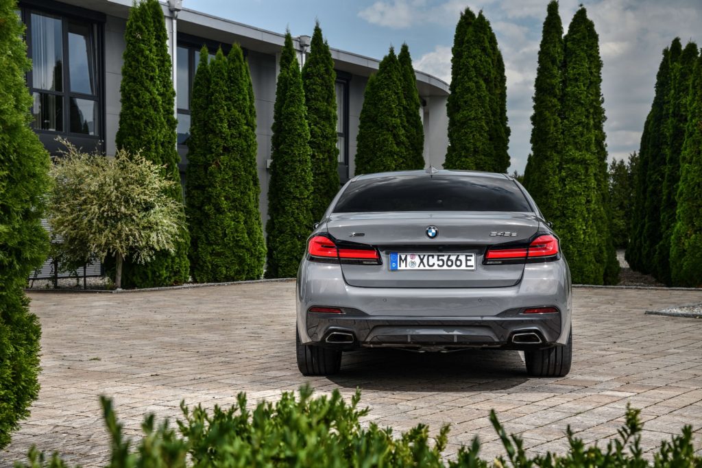 2021-BMW-545e-xDrive-PHEV-17-1024x683.jpg