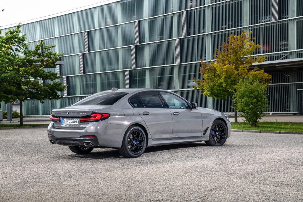 2021-BMW-545e-xDrive-PHEV-4-1024x683.jpg