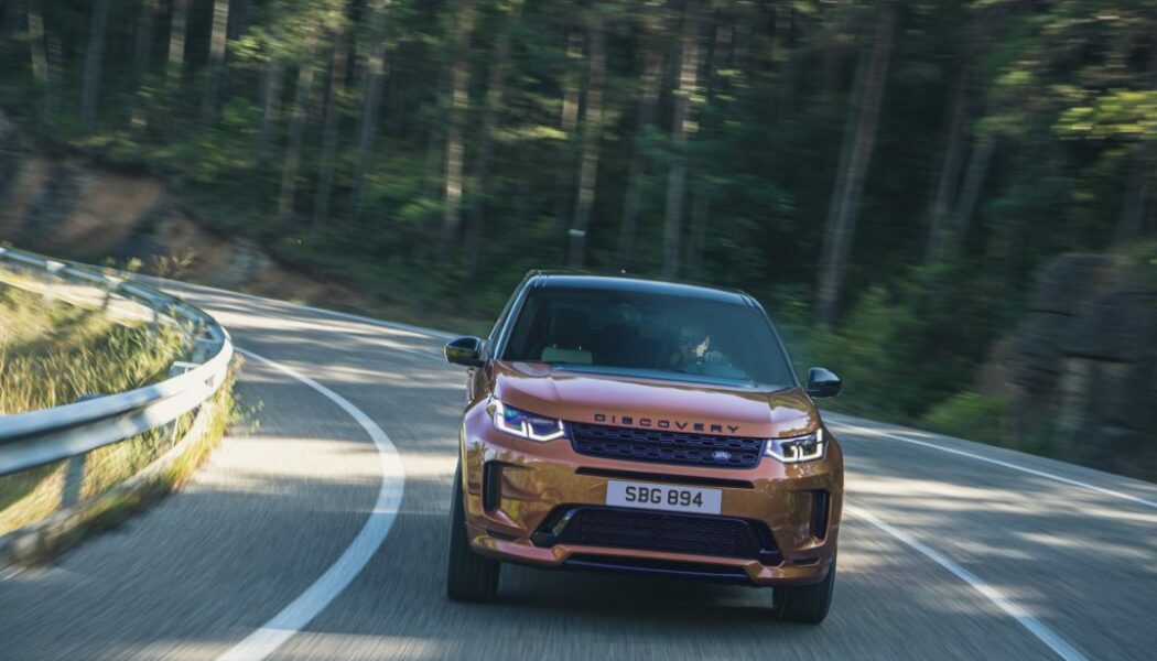 Land Rover Discovery Sport 2021 ra mắt với nhiều nâng cấp