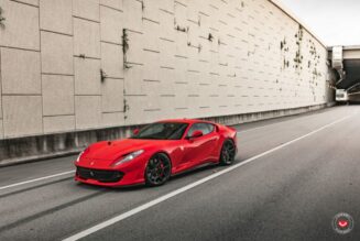 Ferrari 812 Superfast hầm hố hơn với bộ mâm mới của Vossen