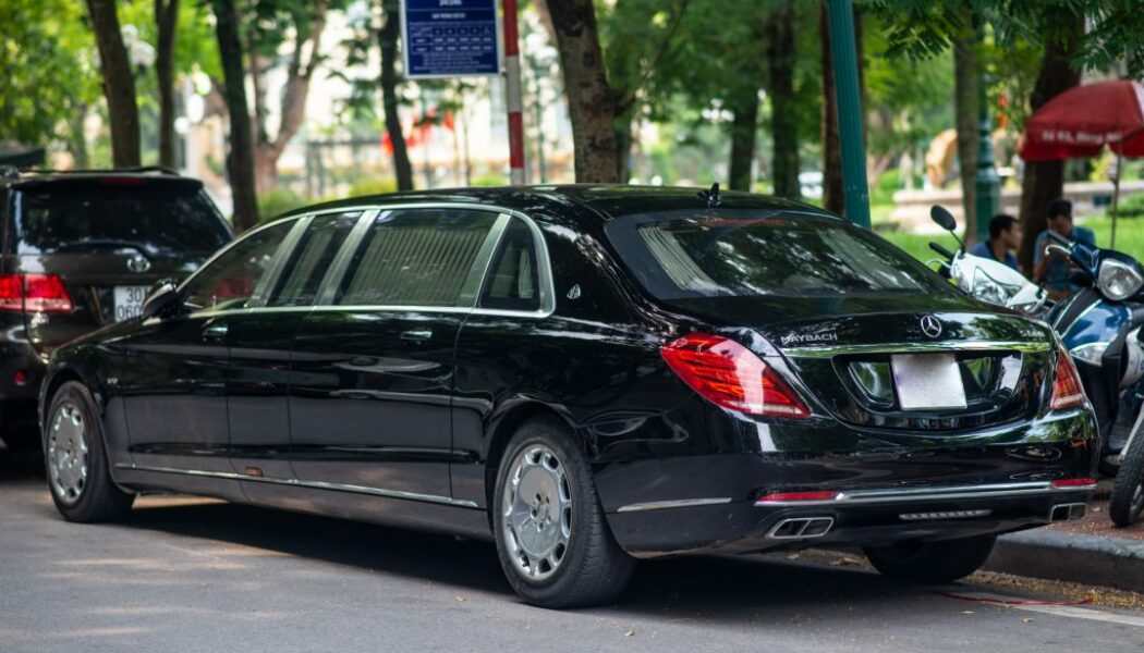 Chiêm ngưỡng Mercedes-Maybach S600 Pullman “hàng hiếm” tại Việt Nam