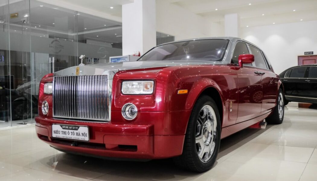 Khám phá bộ đôi Rolls-Royce hàng hiếm tại siêu thị ô tô Hà Nội trị giá hơn 20 tỉ Đồng