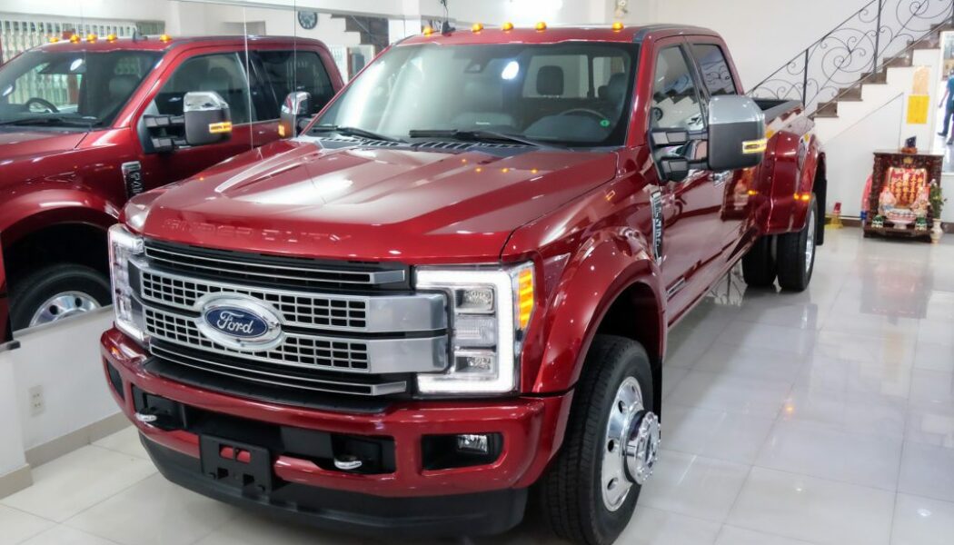 Có gì bên trong “khủng long” Ford F-450 Super Duty Platinum  tại Sài Gòn ?