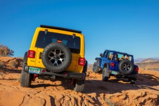 Jeep công bố những nâng cấp cho Wrangler 2021 nhằm đối đầu Ford Bronco