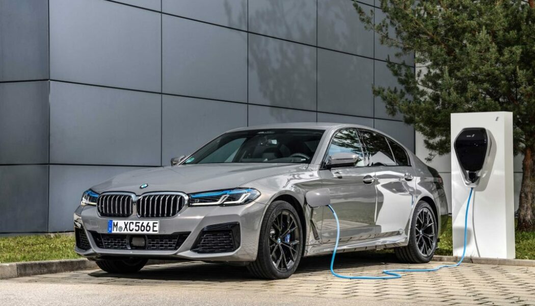 BMW công bố các phiên bản cập nhật mới cho một số dòng xe cùng những tùy chọn ấn tượng