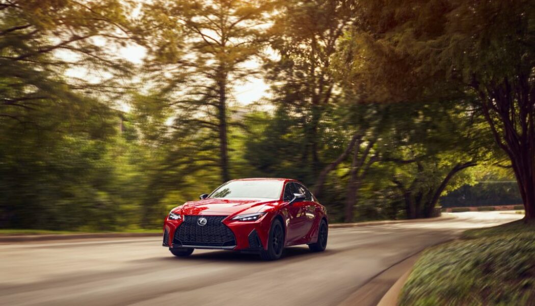 Lexus IS 2021 ra mắt với giá khởi điểm từ 39.000 USD