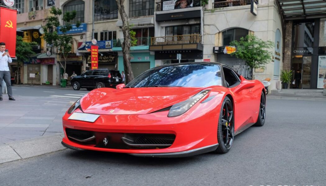 Ngắm “siêu ngựa” Ferrari 458 Italia với trang bị ghế đua đắt giá