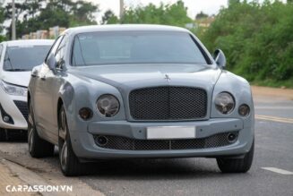 Bentley Mulsanne Speed cá tính hơn với lớp decal màu xám xi-măng