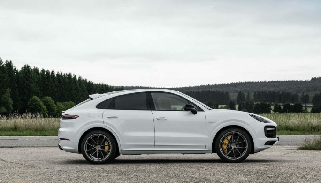 Porsche công bố những nâng cấp cho Cayenne E-Hybrid 2021